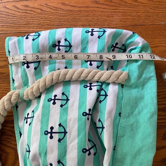 NWOT!  Perfect condition. No tears or stains. From a smoke free home. - Picture 6 of 7